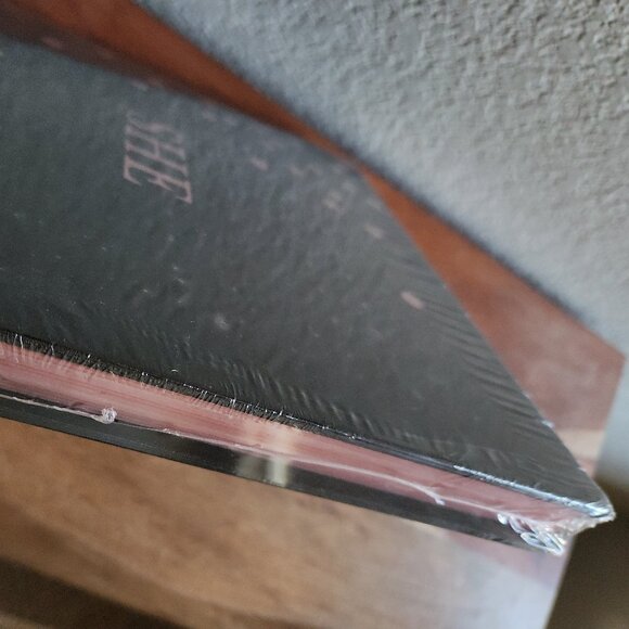 Kate Spade New York - "SHE" coffee table book - NWT - Picture 10 of 11